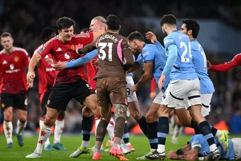 صراع بين قطبي مانشستر على ضم جوهرة الأرجنتين